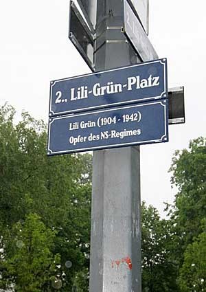 Der Platz beim Eingang zum Augarten in der Klanggasse wurde "Lili-Grün-Platz" genannt.