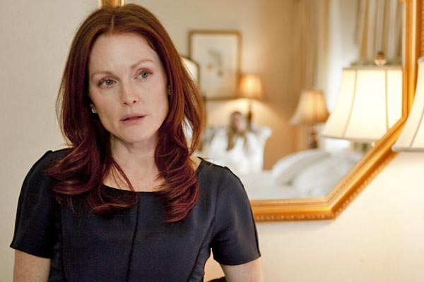 mit ungeahnten Konsequenzen in Gang: die unergründliche Julianne ...