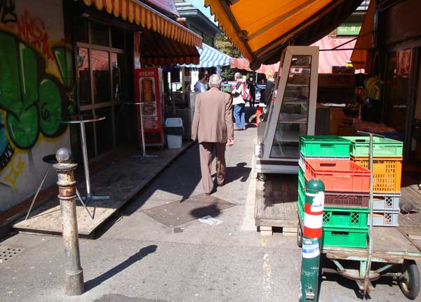 Bald hundert Jahre zählt der Wiener Naschmarkt - höchste Zeit für eine Sanierung