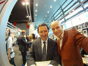 Auch Martin Suter war auf der Buchmesse in Sachen Eigen-PR aktiv. Auch Martin Suter war auf der Buchmesse in Sachen Eigen-PR aktiv.