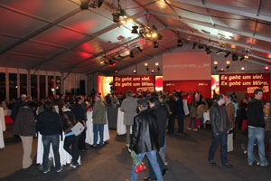 18:40: Das SPÖ-Festzelt ist halbleer. 18:40: Das SPÖ-Festzelt ist halbleer.