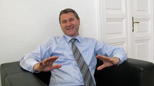 Mit den Maklern hat er kein Mitleid: "Nach Kreisky wurde das Mietrecht de facto ständig 
verschlechtert."