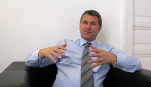 Der Präsident der Mietervereinigung fordert weiterhin, dass die Maklerprovision zur Gänze vom Auftraggeber - "und das ist zu 98 Prozent der Vermieter" - bezahlt werden soll.