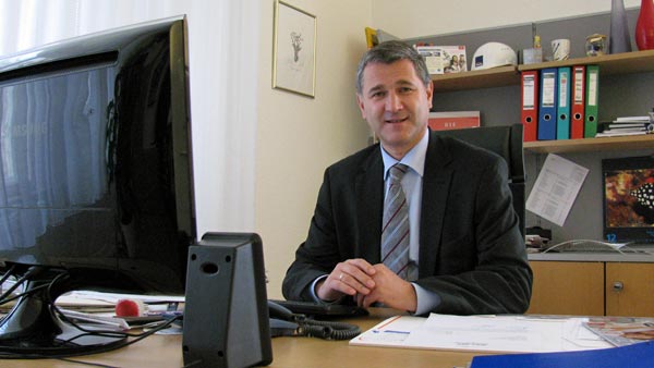 Georg Niedermühlbichler in seinem Büro in der Nähe des Wiener Rathauses. 
