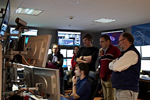 Die Cern-Wissenschafter warten ungeduldig auf die ersten Ergebnisse nach den Kollisionen. Die Cern-Wissenschafter warten ungeduldig auf die ersten Ergebnisse nach den Kollisionen.