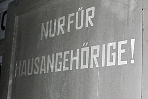 Die Plattform durften Zivilisten nicht betreten. Die Plattform durften Zivilisten nicht betreten.