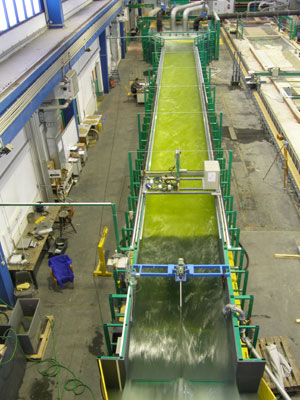Um die Methode der Granulometrischen Sohlverbesserung (GSV) testen zu können, wurde auf der TU Wien ein eigener, 30 Meter langer Strömungskanal eingerichtet. Um die Methode der Granulometrischen Sohlverbesserung (GSV) testen zu können, wurde auf der TU Wien ein eigener, 30 Meter langer Strömungskanal eingerichtet.