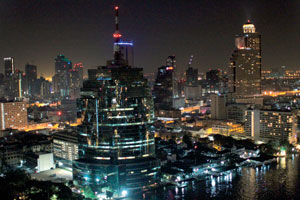 Die Stadt am Chao Phraya ist berühmt für zahlreiche Tempelanlagen und
eine beeindruckende Skyline. Die Stadt am Chao Phraya ist berühmt für zahlreiche Tempelanlagen und
eine beeindruckende Skyline.
