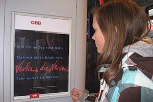 Kurzgedichte statt Werbung in Salzburger Vorortzügen. Artikelbild