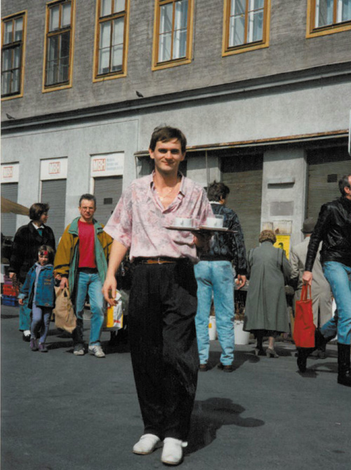Vor 26 Jahren kam Ivan aus Bosnien nach Wien und gehört seitdem zum Inventar des Café International am Yppenplatz.