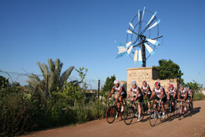 Wer Radangebote auf Mallorca sucht, stößt rasch auf Max Hürzeler, die neben dem normalen Radverleih Servicepakete und ganze Radreisen anbieten und in der Saison mit zahlreichen Hotels zusammenarbeiten (www.bicycle-holidays.com). Wer Radangebote auf Mallorca sucht, stößt rasch auf Max Hürzeler, die neben dem normalen Radverleih Servicepakete und ganze Radreisen anbieten und in der Saison mit zahlreichen Hotels zusammenarbeiten (www.bicycle-holidays.com). 