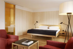 Die Zimmer des Gasthof Krone Hittisau wurden mit Möbeln aus umliegenden Tischlereien ausgestattet.