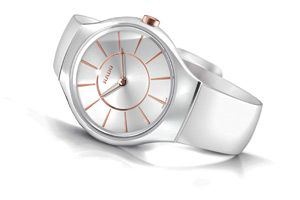 Rado True Thinline White mit roségoldenen Indexen. Rado True Thinline White mit roségoldenen Indexen.