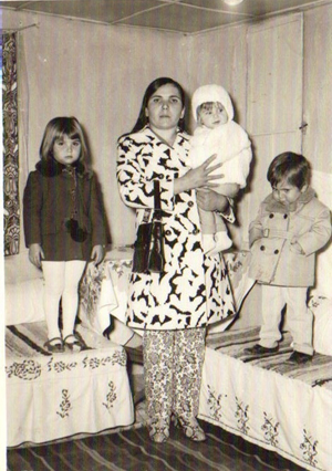 Ümmü Sahin mit ihren Kindern. Ümmü Sahin mit ihren Kindern.