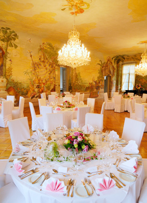 Die Leistungspalette der Wedding Planner reicht von der einstündigen
Beratung bis zur Organisation der gesamten Hochzeit ... Die Leistungspalette der Wedding Planner reicht von der einstündigen
Beratung bis zur Organisation der gesamten Hochzeit ...