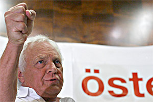 Mit geballter Faust zog Dinkhauser schon 2008 in den Landtags- und in den Nationalratswahlkampf. Artikelbild