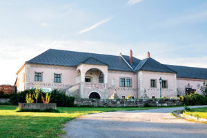 Stiftsweingut Heiligenkreuz - Freigut Thallern, Thallern 1, 2352 Gumpoldskirchen, Tel.: 2236/534 77 www.freigut-thallern.at Stiftsweingut Heiligenkreuz - Freigut Thallern, Thallern 1, 2352 Gumpoldskirchen, Tel.: 2236/534 77 www.freigut-thallern.at