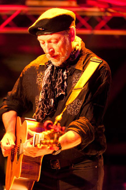 Richard Thompson, lange als Rock's best kept secret gehandelt und vom Rolling Stone als einer der Top 20 Guitarists of All Time gelistet, bei seinem diesjährigen Auftritt beim Musikfest in Waidhofen/Thaya. (Foto: Andreas Biedermann) Richard Thompson, lange als Rock's best kept secret gehandelt und vom Rolling Stone als einer der Top 20 Guitarists of All Time gelistet, bei seinem diesjährigen Auftritt beim Musikfest in Waidhofen/Thaya. (Foto: Andreas Biedermann)