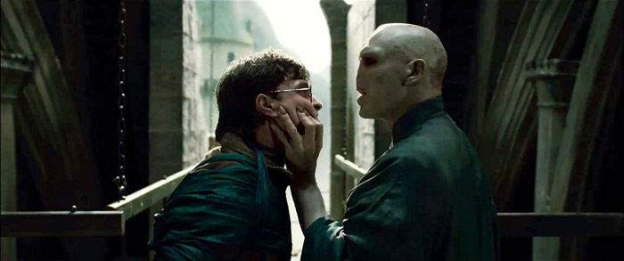 Zum Abschied geht's ans Eingemachte: Harry Potter (Daniel Radcliffe) und
 Lord Voldemort (Ralph Fiennes) rüsten sich in "Harry Potter und die 
Heiligtümer des Todes" zum letzten Gefecht. 