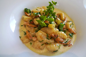 Gnocchi mit Eierschwammerl, erinnert sich die Vegetarierin voller Freude - und mein gewaltig gutes Kotelett finden Sie im Text Gnocchi mit Eierschwammerl, erinnert sich die Vegetarierin voller Freude - und mein gewaltig gutes Kotelett finden Sie im Text
