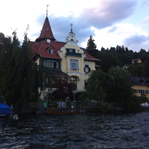 Standesgemäße Anreise auf dem Wasserweg: Villa Verdin
