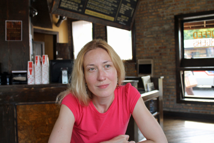 Die kroatisch-stämmige Daniela hat in Serbien ein Medizinstudium abschlossen und wanderte vor vier Jahren nach Nordamerika aus. Die kroatisch-stämmige Daniela hat in Serbien ein Medizinstudium abschlossen und wanderte vor vier Jahren nach Nordamerika aus.