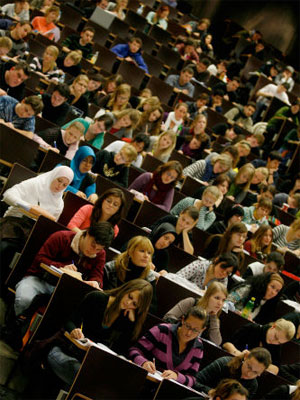 Volle Hörsäle, leere Kassen: So wird auch der heimisch Studienalltag 2011/2012.