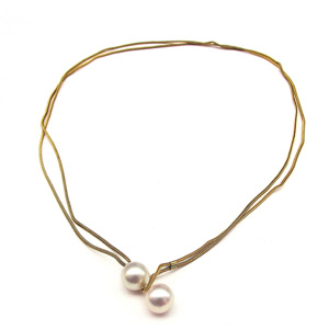 Kette "Boule", in 14-karätigem Gold, kombiniert mit echten Süßwasserperlen. Kette "Boule", in 14-karätigem Gold, kombiniert mit echten Süßwasserperlen.