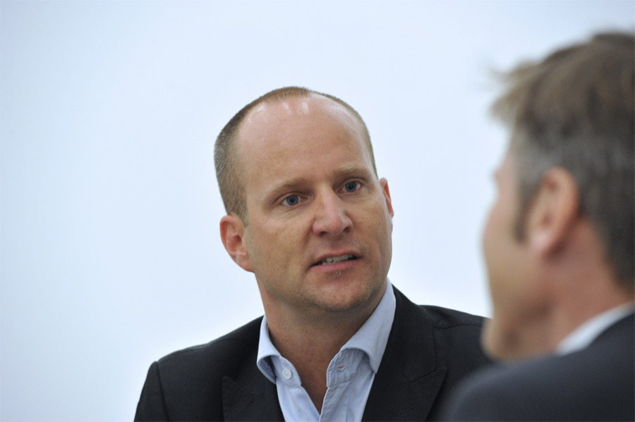 Strolz kritisiert Ostermayer und die Performance der Bundesregierung: "Ich beobachte, dass es eine inhaltliche Verarmung der beiden Großparteien gibt. Es gibt eine inhaltliche Wüste und hier gedeihen seltsame Pflanzen wie Korruption."