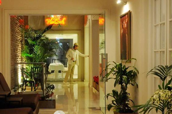 Unterkunft:
Duque Boutique Hotel, Calle Guatemala 4364, Doppelzimmer ab 140 US-Dollar
Bars und Restaurants:
Mark's Deli &amp; Coffee House, Calle El Salvador 4701Bar 6, Calle Armenia 1676Mott, Calle El Salvador 4685Olsen, Calle Gorriti 5870