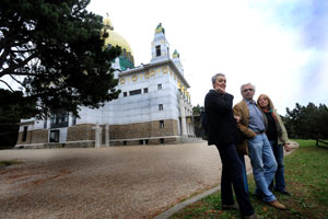 VertreterInnen der Bürgerinitiative vor der Otto Wagner-Kirche auf den Steinhofgründen VertreterInnen der Bürgerinitiative vor der Otto Wagner-Kirche auf den Steinhofgründen
