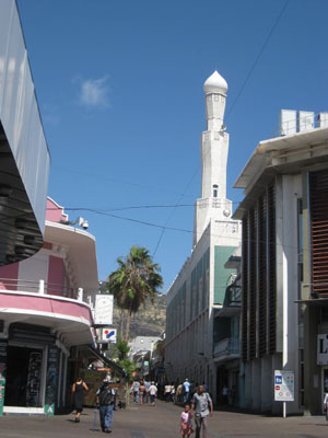 ... und eine Moschee. ... und eine Moschee.