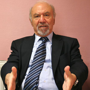 Ala-Eldine Hallak: "Außer den Kundgebungen können wir hier in Österreich nicht viel machen, die Menschen in Syrien aber riskieren ihr Leben." Ala-Eldine Hallak: "Außer den Kundgebungen können wir hier in Österreich nicht viel machen, die Menschen in Syrien aber riskieren ihr Leben."