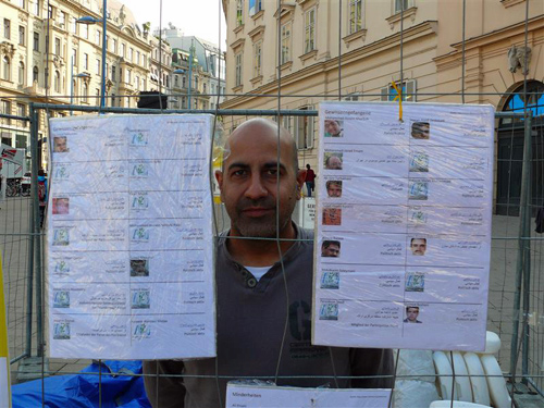 Ende September verbrachte Gudarzi im Rahmen einer Amnesty International 100 Stunden in einem umzäunten Bereich, der einen Käfig darstellen sollte. 