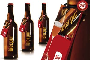 Dieses salz-belgische Bier hat 9,8 Prozent Alkohol, ist mit seiner kräftigen Bernsteinfarbe deutlich dunkler als das stilprägende Referenzbier aus Westmalle.