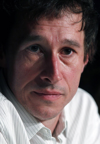 Bertrand Bonello (43), geboren in Nizza, ist ein französischer 
Regisseur. Seine Filme ("Le pornographe", "Tiresia", "De la guerre") 
beschäftigen sich bevorzugt mit Sexualität und transgressiver 
Körperlichkeit. 