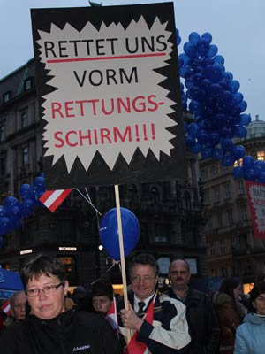 EU, Brüssel, Banken, Rettunsschirm - war auch Gegenstand in Straches Rede. EU, Brüssel, Banken, Rettunsschirm - war auch Gegenstand in Straches Rede.