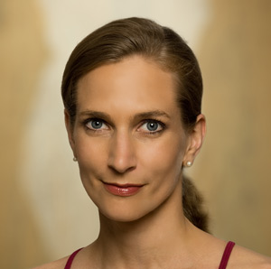 Verena Primus alias Gayatri hat Bhakti Yoga Dance als neue Yoga-Kunstform erfunden: "Das Einzigartige daran ist, dass Bhakti Yoga Dance nicht alleine,
sondern als offene Ausdrucksform der Lebensfreude vor einem breiten
Publikum aufgeführt wird." Verena Primus alias Gayatri hat Bhakti Yoga Dance als neue Yoga-Kunstform erfunden: "Das Einzigartige daran ist, dass Bhakti Yoga Dance nicht alleine,
sondern als offene Ausdrucksform der Lebensfreude vor einem breiten
Publikum aufgeführt wird."