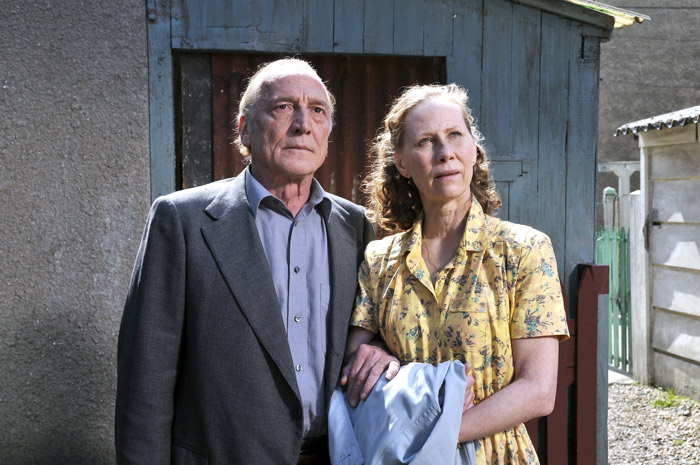 Wenn die Sonne hinter den Wolken hervortritt und die Gesichter wärmt: 
André Wilms und Kati Outinen, das Ehepaar aus Aki Kaurismäkis "Le 
Havre".