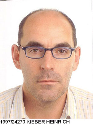 Heinrich Kieber ist seit 1997 bei Interpol zur Fahndung ausgeschrieben. Heinrich Kieber ist seit 1997 bei Interpol zur Fahndung ausgeschrieben.