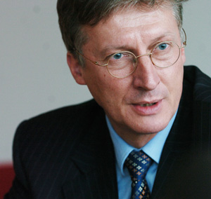 "Ziel drei, die Gleichstellung der Geschlechter, hat den größten Multiplizierungseffekt. Die Einbeziehung der Frauen wird uns den größten Fortschritt bringen." UN-Diplomat Thomas Stelzer. "Ziel drei, die Gleichstellung der Geschlechter, hat den größten Multiplizierungseffekt. Die Einbeziehung der Frauen wird uns den größten Fortschritt bringen." UN-Diplomat Thomas Stelzer.
