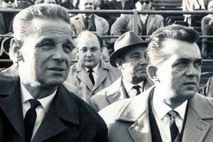 Bimbo" Binder mit Ernst Happel den er als Trainer für ADO Den Haag empfohlen hatte. In Holland begann Happels große Karriere als Trainer.