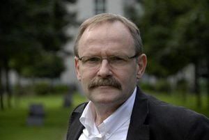 Buchautor Karl H. Beine ist Psychiater an der Universität Witten/Herdecke. Das Thema hat ihn vor rund 20 Jahren gepackt. Damals beging ein ihm persönlich bekannter Pfleger zehn Tötungen. Buchautor Karl H. Beine ist Psychiater an der Universität Witten/Herdecke. Das Thema hat ihn vor rund 20 Jahren gepackt. Damals beging ein ihm persönlich bekannter Pfleger zehn Tötungen.