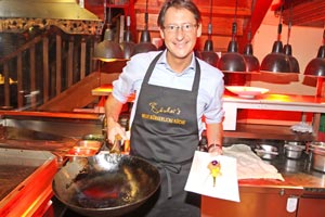 Josef Bucher erhitzt im Vergleich zu anderen BZÖ-Politikern weniger Gemüter, dafür mehr Pfannen. Josef Bucher erhitzt im Vergleich zu anderen BZÖ-Politikern weniger Gemüter, dafür mehr Pfannen.