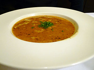 Kuttelsuppe nach Prager Art, durchaus apart
Zur goldenen KugelFünf Gänge, ordentlich Wein, Bier, Kaffee: 114 Euro Kuttelsuppe nach Prager Art, durchaus apart
Zur goldenen KugelFünf Gänge, ordentlich Wein, Bier, Kaffee: 114 Euro