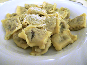 Ihren nackten Hintern zeigen hier die Agnolotti. Sehr anständig Ihren nackten Hintern zeigen hier die Agnolotti. Sehr anständig