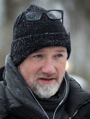 Drehte in Schweden: US-Regisseur David Fincher. Fincher, 49, ist einer der wichtigsten Hollywood-Regisseure seiner Generation. Er arbeitete bei George Lucas und drehte Musikvideos, der Durchbruch gelang ihm mit dem Thriller "Seven". Es folgten u. a. "Fight Club", "Zodiac" und zuletzt "The Social Network". Drehte in Schweden: US-Regisseur David Fincher. Fincher, 49, ist einer der wichtigsten Hollywood-Regisseure seiner Generation. Er arbeitete bei George Lucas und drehte Musikvideos, der Durchbruch gelang ihm mit dem Thriller "Seven". Es folgten u. a. "Fight Club", "Zodiac" und zuletzt "The Social Network".