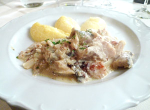 Baccala alla Vicentina mit Polenta: Gewiss gut in seiner Disziplin, aber halt doch nicht meins. Baccala alla Vicentina mit Polenta: Gewiss gut in seiner Disziplin, aber halt doch nicht meins.