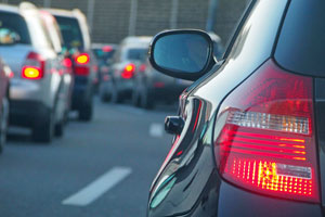Eine richtige Rettungsgasse ist das hier auf der Wiener Südosttangente
noch nicht. Auf der kürzesten, aber meistbefahrenen Autobahn Österreichs
kann täglich geübt werden. Eine richtige Rettungsgasse ist das hier auf der Wiener Südosttangente
noch nicht. Auf der kürzesten, aber meistbefahrenen Autobahn Österreichs
kann täglich geübt werden.