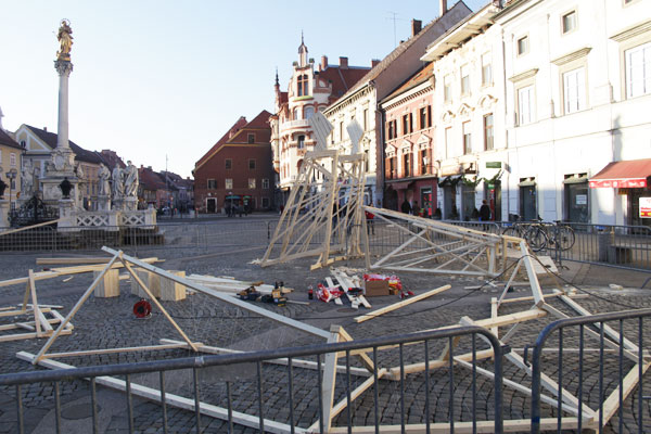 Bilder aus der zögerlichen Kulturhauptstadtwerdung Maribors: Die Metropole an der Drau kämpft mit den Tücken der Bürokratie und mit erheblichen Geldproblemen.&nbsp;
&nbsp;